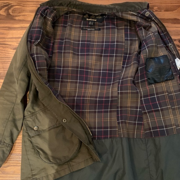 Barbour Women’s Beadnell Wax Cotton Jacket, Olive, Size 0-2 - Picture 3 of 7